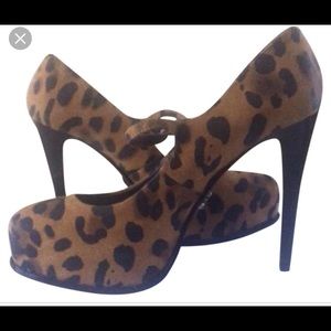 Simply vera leopard print heels